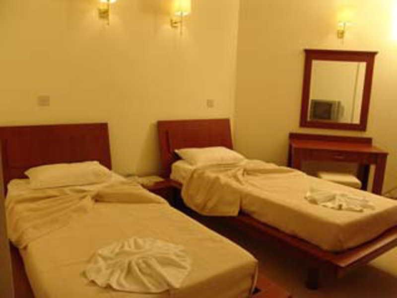 Celebrity Hotel Lapithos  Exterior foto