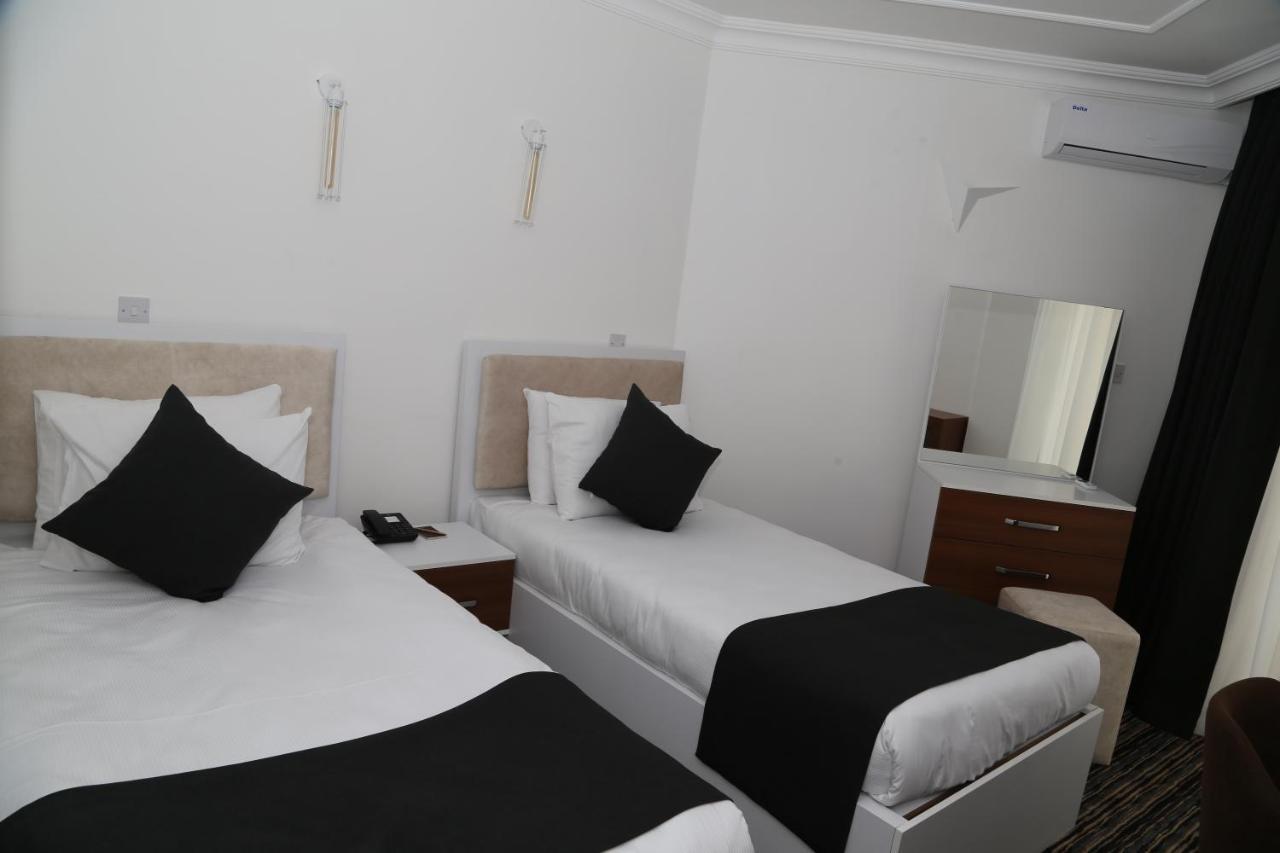 Celebrity Hotel Lapithos  Exterior foto